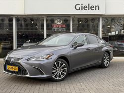 Grijs Gebruikt 2021 Lexus ES300H Business Edition Sedan | € 34.700 (Goede deal)