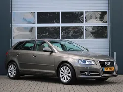 Grijs, metallic lak Gebruikt 2012 Audi A3 Sportback Attraction Hatchback | € 9.950 (Eerlijke prijs)