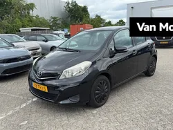 Zwart Gebruikt 2012 Toyota Yaris Hatchback | € 8.940 (Eerlijke prijs)