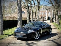 Zwart, metallic lak Gebruikt 2007 Jaguar XKR Coupé | € 28.950 (Eerlijke prijs)
