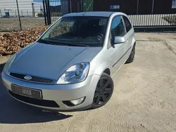 Grijs Gebruikt 2005 Ford Fiesta Futura Hatchback | € 1.399 (Eerlijke prijs)