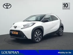 Wit Nieuw 2025 Toyota Aygo Pulse Hatchback | € 21.995 (Iets duurder)
