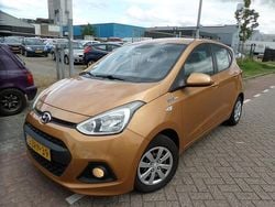 Oranje Gebruikt 2015 Hyundai i10 Comfort Hatchback | € 4.849 (Goede deal)