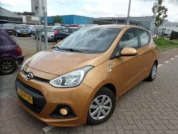 Oranje Gebruikt 2015 Hyundai i10 Comfort Hatchback | € 4.949 (Eerlijke prijs)