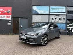 Grijs Gebruikt 2024 VW Golf VIII Hatchback | € 31.950 (Eerlijke prijs)