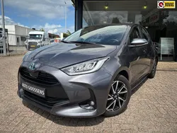 Grijs Gebruikt 2022 Toyota Yaris Hybrid Hatchback | € 22.250 (Eerlijke prijs)