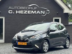 Grijs (metallic) Gebruikt 2015 Toyota Aygo X-play Hatchback | € 8.445 (Goede deal)