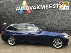 Blauw, metallic lak Gebruikt 2018 BMW 330 Sport Line Stationwagen | € 23.750 (Super prijs)