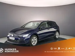 Blauw Gebruikt 2023 VW Golf VIII Life Hatchback | € 29.900 (Eerlijke prijs)