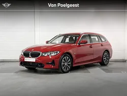Melbourne rot metallic (rood metallic) Gebruikt 2021 BMW 330e Basis Stationwagen | € 35.900 (Goede deal)