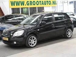 Zwart Gebruikt 2009 Kia Rio Hatchback | € 2.444 (Goede deal)