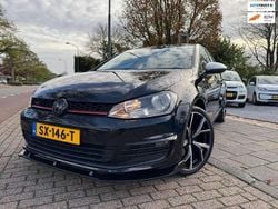 Zwart Gebruikt 2014 VW Golf VII Cup Hatchback | € 8.995 (Eerlijke prijs)