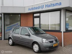 Grijs Gebruikt 2002 Renault Clio II Privilege Hatchback | € 2.999