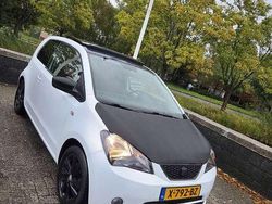 Wit Gebruikt 2014 Seat Mii Chic Hatchback | € 7.500