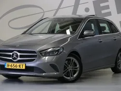 Grijs, metallic lak Gebruikt 2020 Mercedes B250 MPV | € 26.950 (Eerlijke prijs)