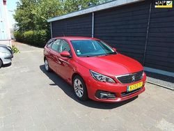 Rood (metallic) Gebruikt 2018 Peugeot 308 SW GT-line Stationwagen | € 8.949 (Super prijs)