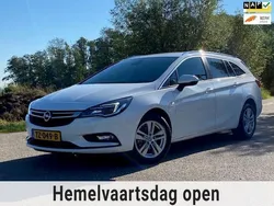 Wit, metallic lak Gebruikt 2018 Opel Astra Edition Stationwagen | € 11.488 (Eerlijke prijs)