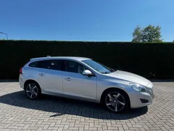 Grijs, metallic lak Gebruikt 2011 Volvo V60 R-Design Stationwagen | € 11.500 (Eerlijke prijs)