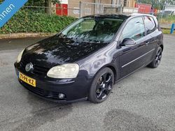 Zwart, metallic lak Gebruikt 2004 VW Golf IV Sportline Hatchback | € 1.499 (Eerlijke prijs)