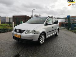 Grijs (metallic) Gebruikt 2004 VW Touran MPV | € 1.299 (Goede deal)