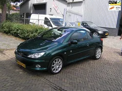 Groen, metallic lak Gebruikt 2002 Peugeot 206 CC Roland Garros Cabriolet | € 1.750 (Eerlijke prijs)