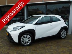 Wit Gebruikt 2025 Toyota Aygo Play Hatchback | € 18.400 (Eerlijke prijs)