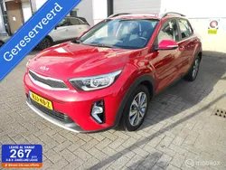 Rood Gebruikt 2023 Kia Stonic Play SUV | € 19.950 (Eerlijke prijs)