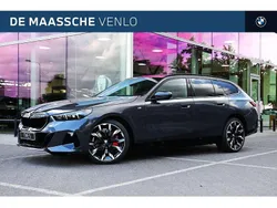 Groen Nieuw 2025 BMW 550e M Sport Stationwagen | € 126.709
