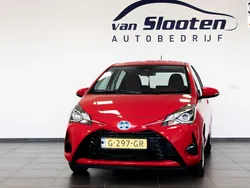 Rood Gebruikt 2019 Toyota Yaris Hybrid Active Hatchback | € 16.500 (Eerlijke prijs)