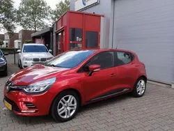 Rood Gebruikt 2017 Renault Clio IV Zen Hatchback | € 8.450 (Eerlijke prijs)