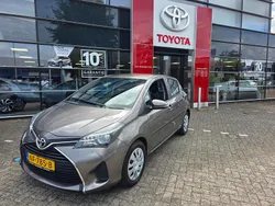Grijs Gebruikt 2017 Toyota Yaris Hatchback | € 11.950 (Eerlijke prijs)