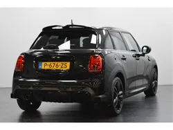 Midnight black ii (donker zwart metallic) Gebruikt 2022 Mini Cooper Hatchback | € 29.950 (Duur)