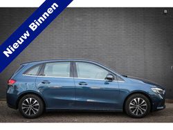 Blauw (metallic) Gebruikt 2019 Mercedes B200 Business MPV | € 21.950 (Eerlijke prijs)