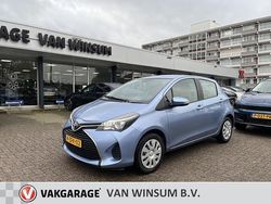 Blauw Gebruikt 2015 Toyota Yaris Hatchback | € 11.450 (Eerlijke prijs)