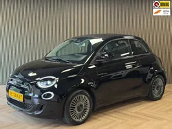 Zwart Gebruikt 2021 Fiat 500e Icon Cabriolet | € 17.995 (Goede deal)
