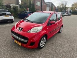 Rood Gebruikt 2011 Peugeot 107 Hatchback | € 2.600 (Goede deal)