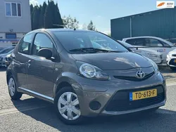 Bruin Gebruikt 2012 Toyota Aygo Hatchback | € 2.999 (Goede deal)