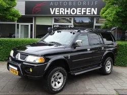 Zwart, metallic lak Gebruikt 2006 Mitsubishi Pajero Intense SUV | € 9.950 (Duur)