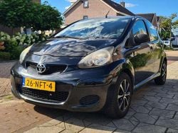 Zwart Gebruikt 2010 Toyota Aygo Hatchback | € 2.950 (Eerlijke prijs)
