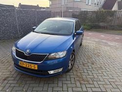 Blauw Gebruikt 2016 Skoda Rapid Joy Hatchback | € 8.999
