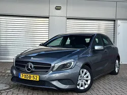 Grijs, metallic lak Gebruikt 2014 Mercedes A180 Edition Hatchback | € 7.600 (Eerlijke prijs)