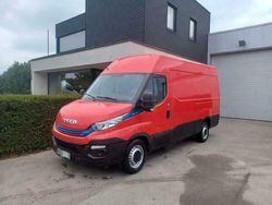 Rood Gebruikt 2019 Iveco Daily MPV | € 22.990
