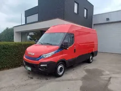 Rood Gebruikt 2019 Iveco Daily MPV | € 22.990