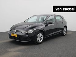 Zwart Gebruikt 2022 VW Golf VIII Life Hatchback | € 18.400 (Goede deal)