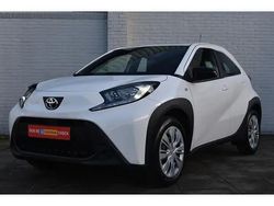 Wit Gebruikt 2024 Toyota Aygo X Play SUV | € 21.599 (Iets duurder)