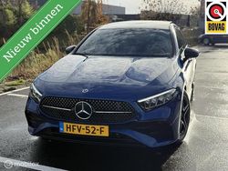 Blauw Gebruikt 2024 Mercedes A200 AMG line Hatchback | € 33.999 (Eerlijke prijs)