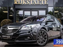 Zwart, metallic lak Gebruikt 2014 Opel Insignia Country Tourer Cosmo Stationwagen | € 14.900