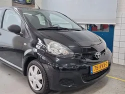 Zwart Gebruikt 2011 Toyota Aygo Cool Hatchback | € 3.750 (Eerlijke prijs)