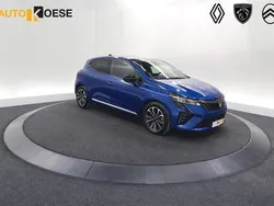 Blauw Gebruikt 2024 Renault Clio V Techno Hatchback | € 20.700 (Eerlijke prijs)