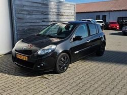 Zwart Gebruikt 2011 Renault Clio II Authentique Hatchback | € 2.750 (Iets duurder)